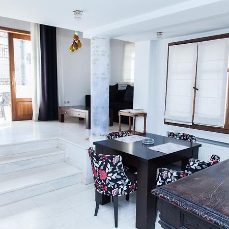 Unique Apt W/ Veranda Walking Distance To Sites Appartamento Atene Esterno foto