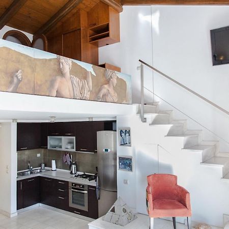 Unique Apt W/ Veranda Walking Distance To Sites Appartamento Atene Esterno foto
