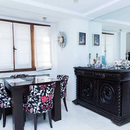 Unique Apt W/ Veranda Walking Distance To Sites Appartamento Atene Esterno foto