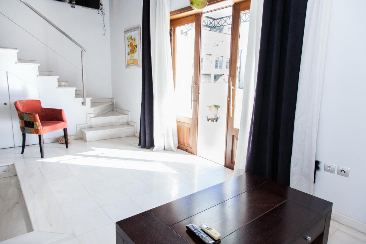 Unique Apt W/ Veranda Walking Distance To Sites Appartamento Atene Esterno foto