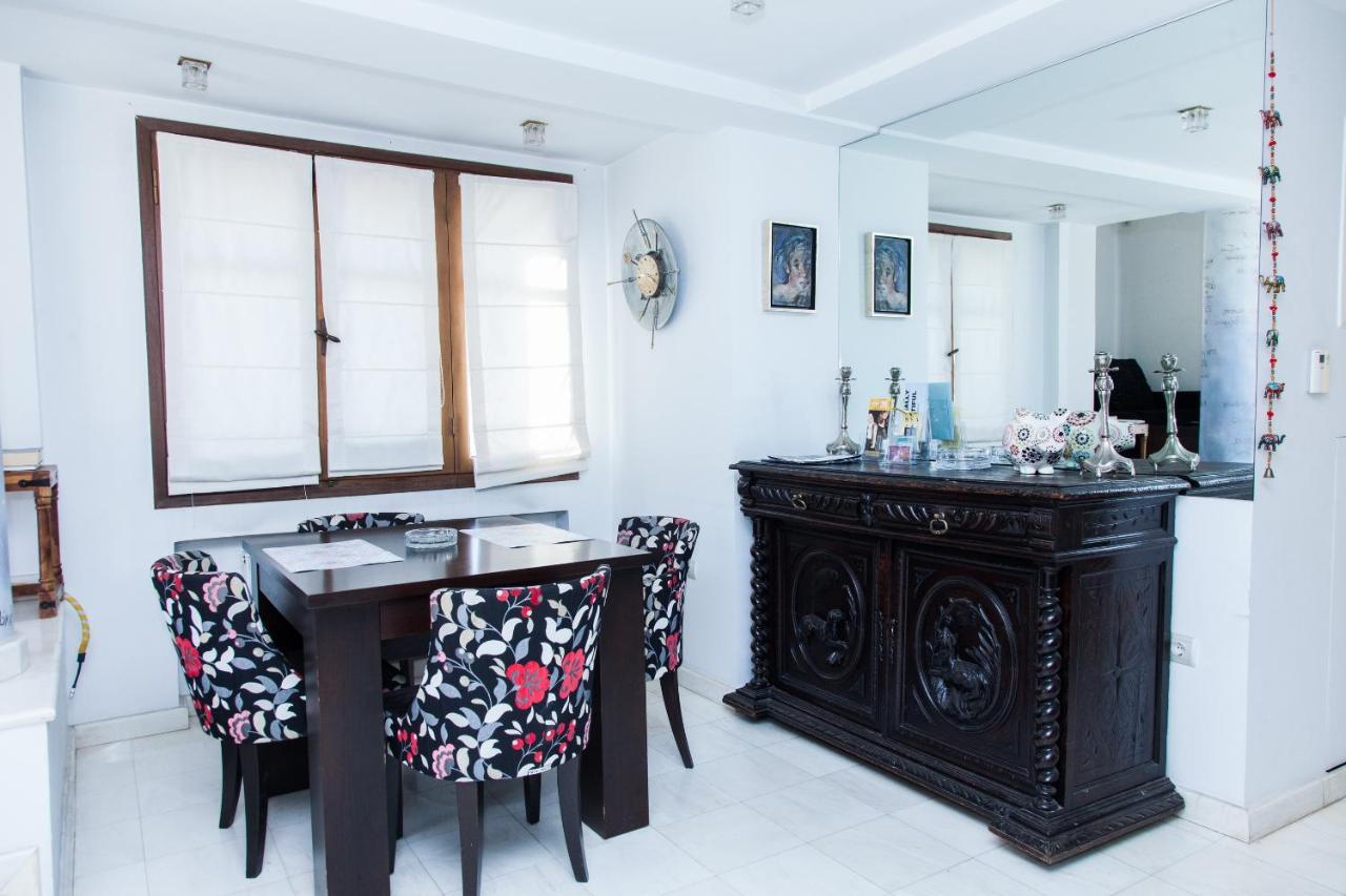 Unique Apt W/ Veranda Walking Distance To Sites Appartamento Atene Esterno foto