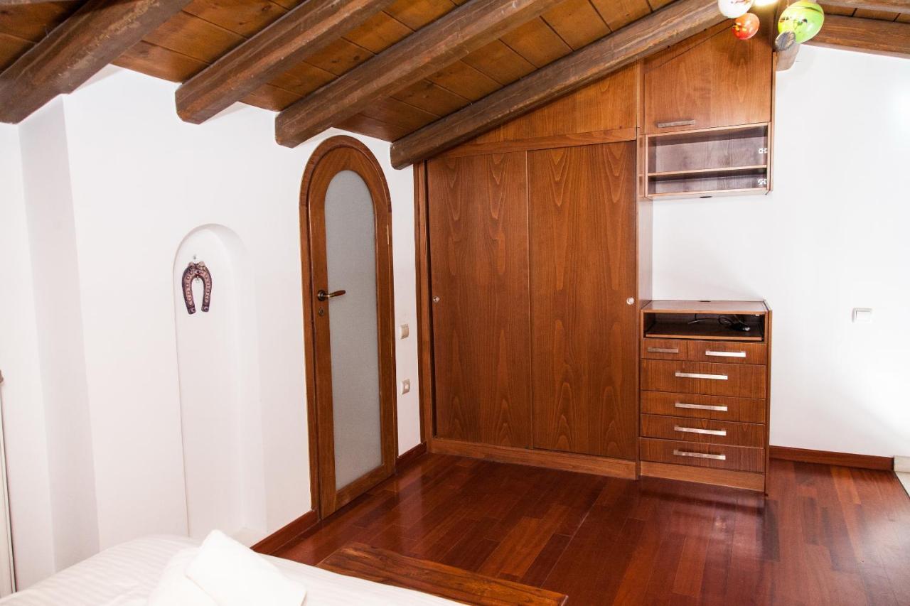 Unique Apt W/ Veranda Walking Distance To Sites Appartamento Atene Esterno foto