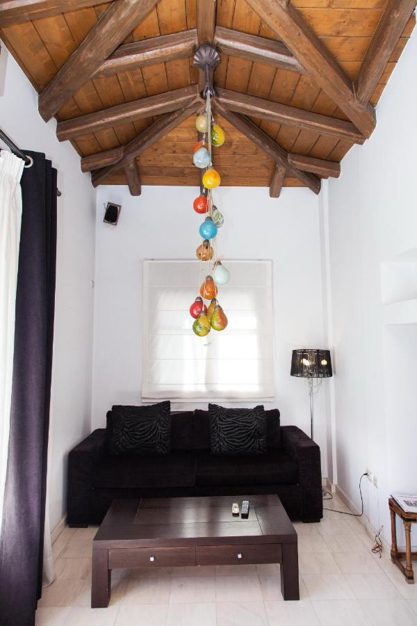 Unique Apt W/ Veranda Walking Distance To Sites Appartamento Atene Esterno foto