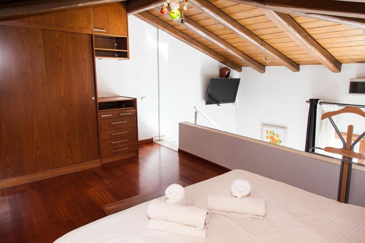Unique Apt W/ Veranda Walking Distance To Sites Appartamento Atene Esterno foto