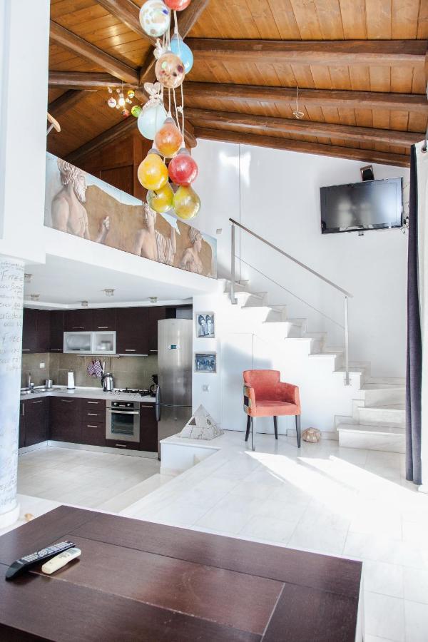 Unique Apt W/ Veranda Walking Distance To Sites Appartamento Atene Esterno foto