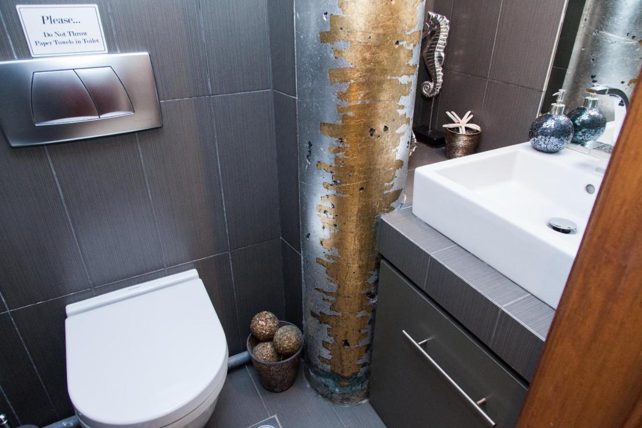 Unique Apt W/ Veranda Walking Distance To Sites Appartamento Atene Esterno foto