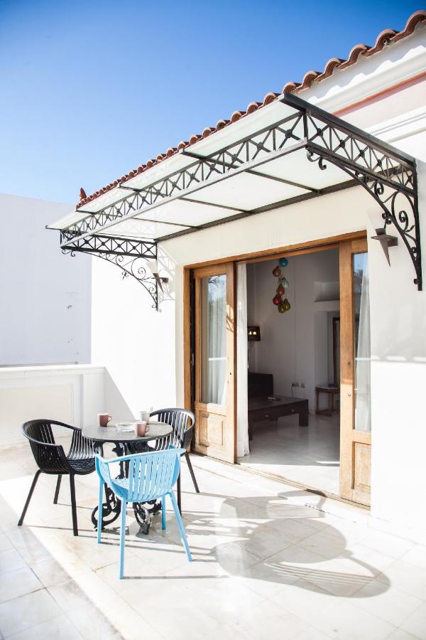 Unique Apt W/ Veranda Walking Distance To Sites Appartamento Atene Esterno foto